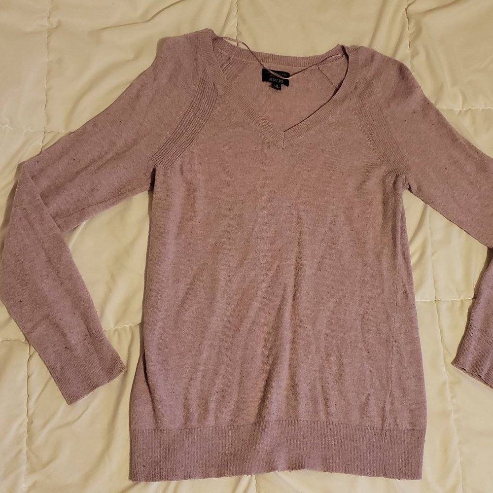 Light purple cashmere blend V-neck sweater